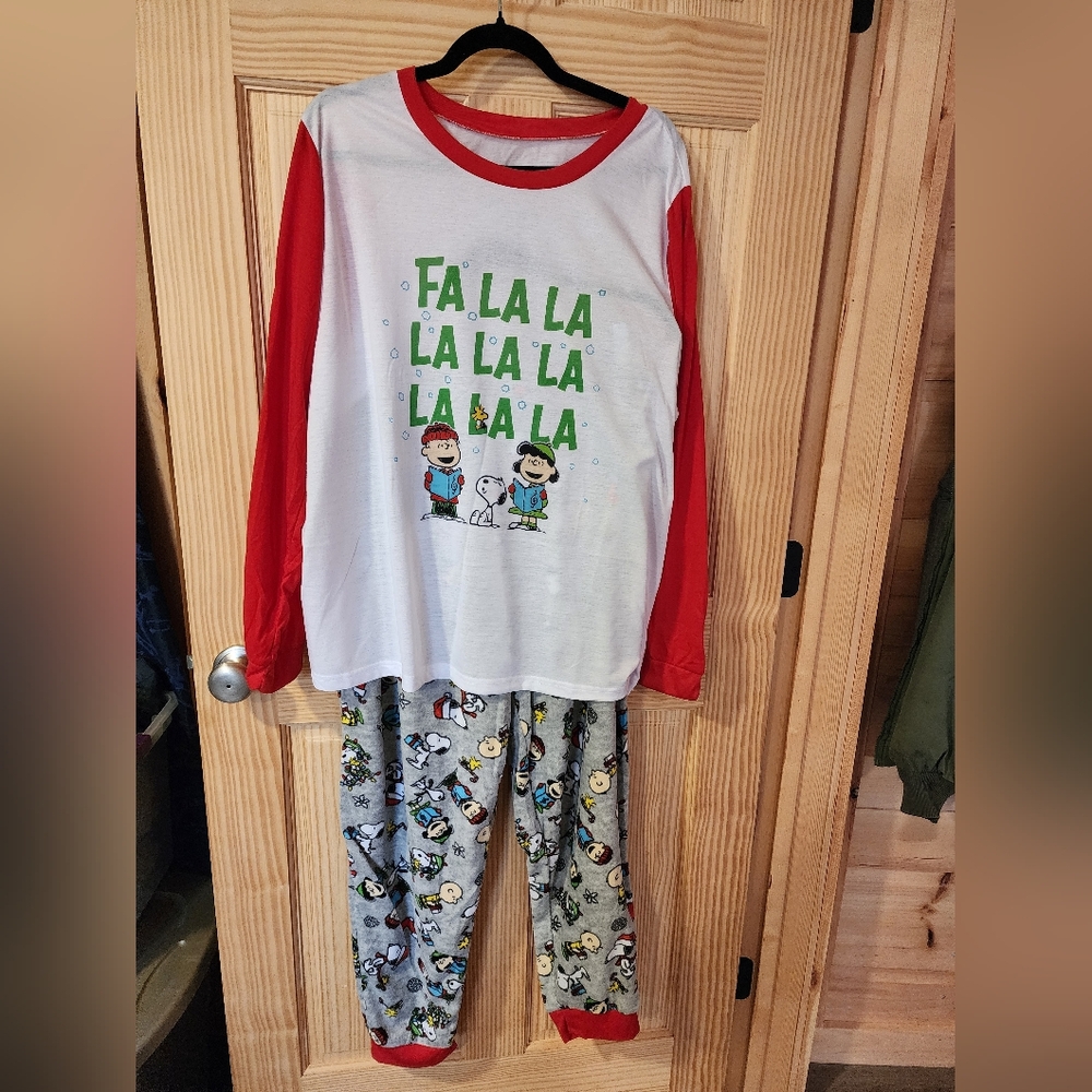 NWT Women's 2 piece 1x Peanuts Christmas jammies from Kohl's.